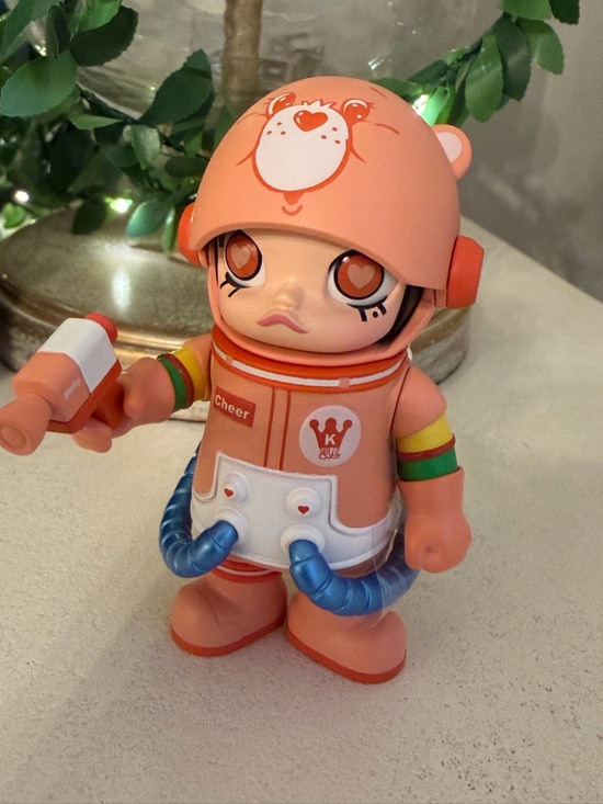 POP MART Other - Pop Mart Mega Space Molly 100% - Cheer Bear (NO CARD)